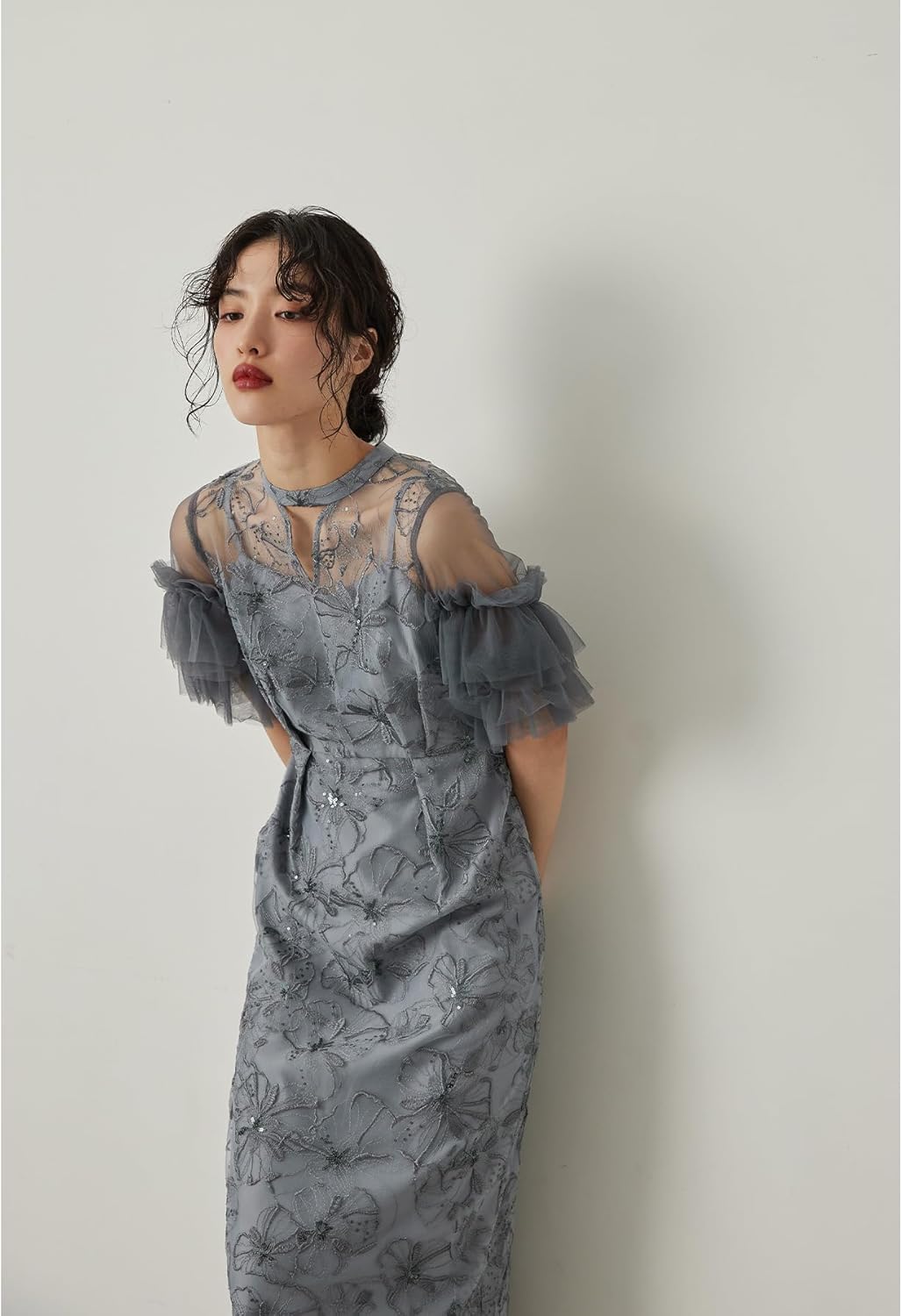 niana スパンコール刺繍レースドレス チャコールM niana ドレス スパンコール刺繍レースドレス キーホールネック